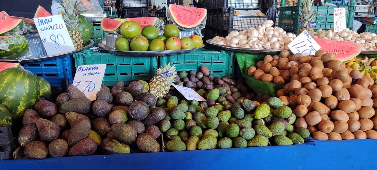 Menteşe Perşembe Pazarında Fiyatlar Cep Yakıyor: Sarımsak 350 TL ile Zirvede 10